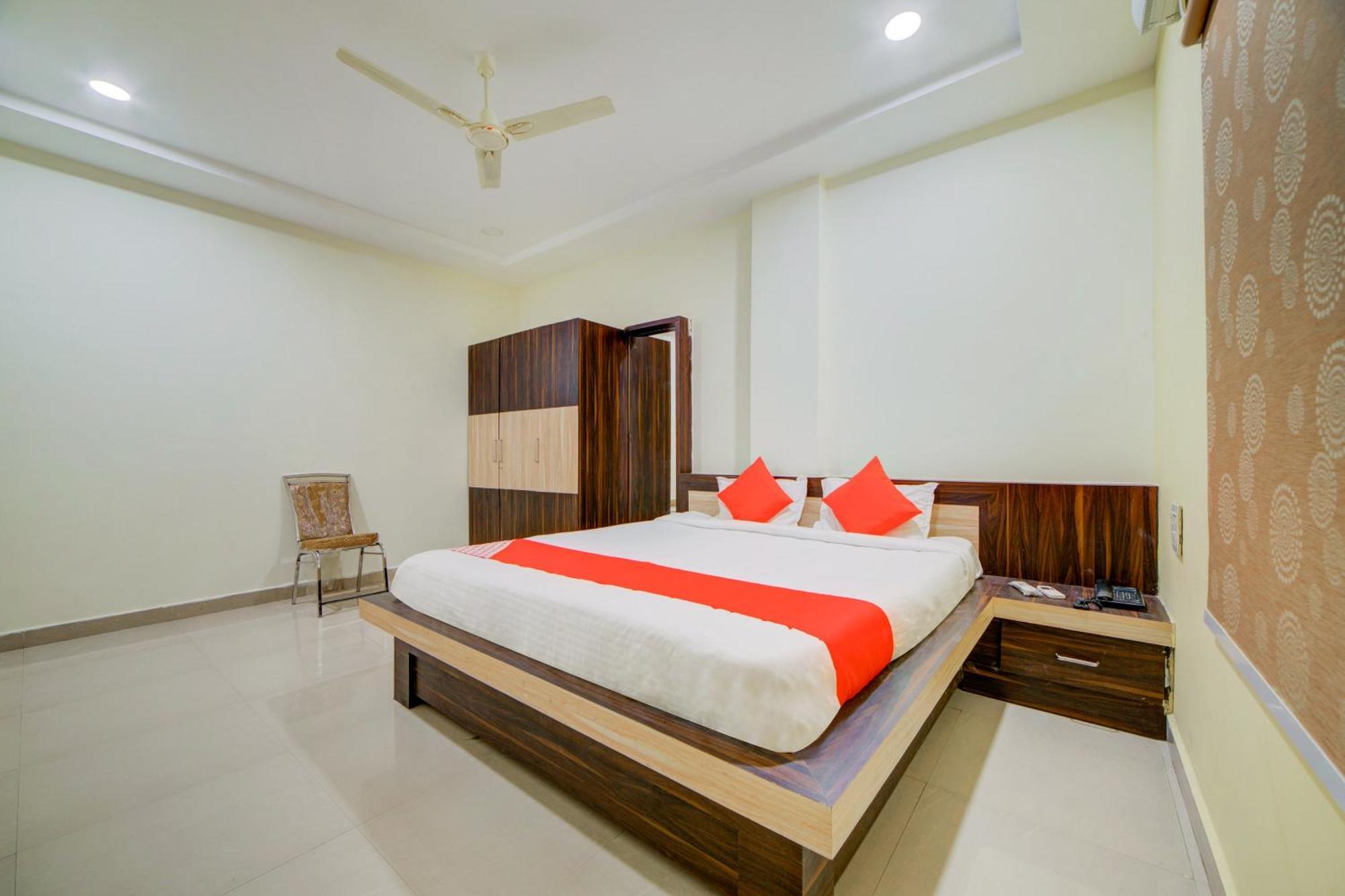 Hotel O Ksl Guest House Karimnagar Buitenkant foto