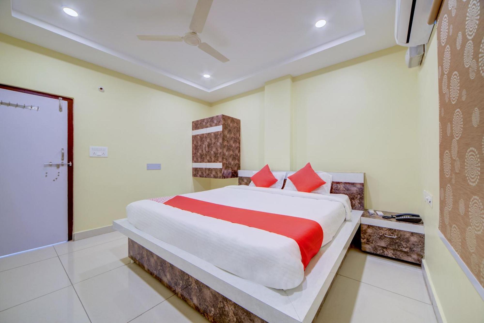 Hotel O Ksl Guest House Karimnagar Buitenkant foto