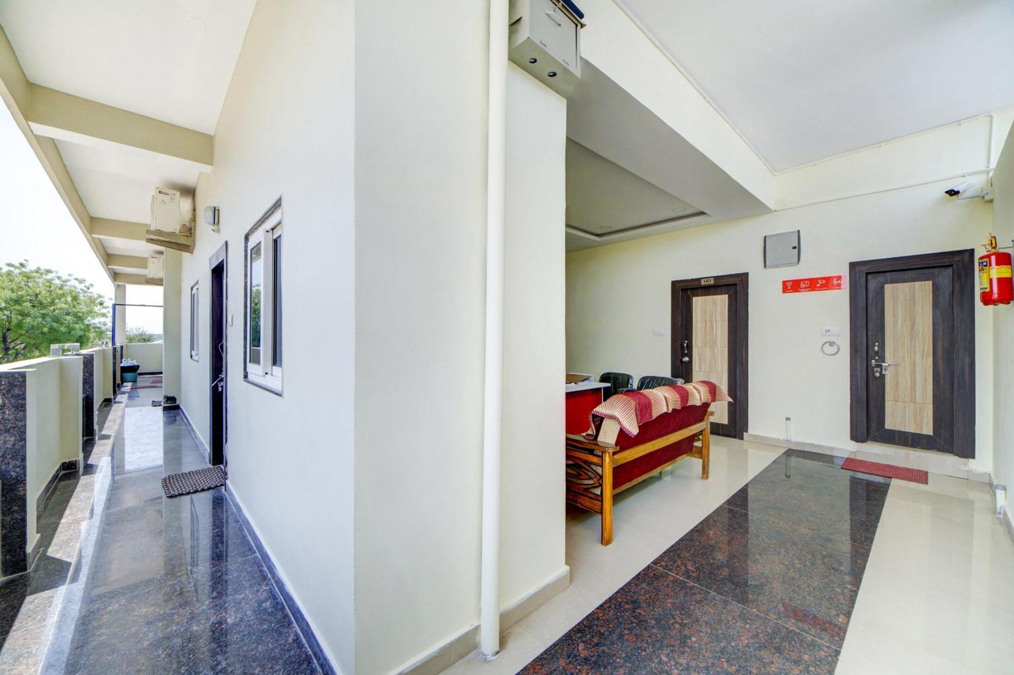 Hotel O Ksl Guest House Karimnagar Buitenkant foto